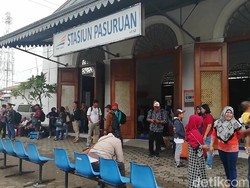 Banjir Rendam Rel Paksa 2 KA Berhenti di Pasuruan, Ratusan Penumpang Terlantar