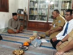 Keluarga Panwascam Brebes yang Meninggal Terima Santunan