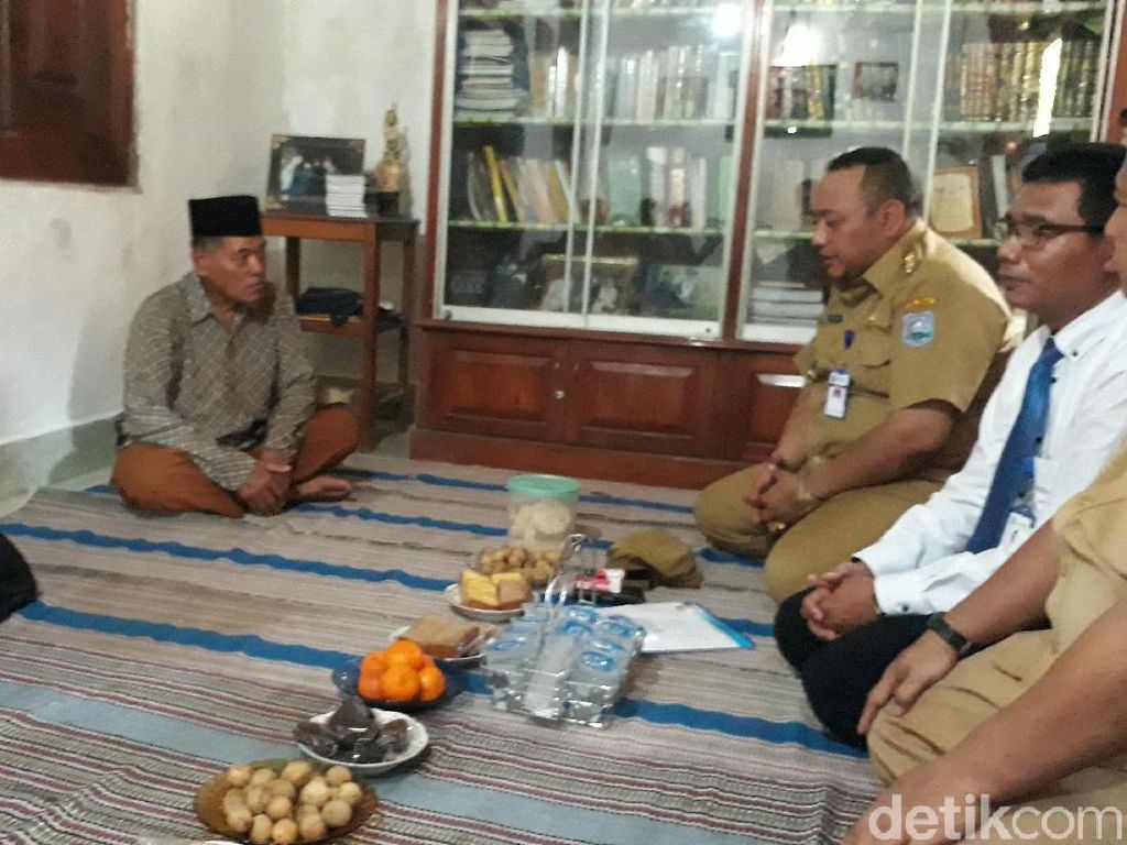 Keluarga Panwascam Brebes yang Meninggal Terima Santunan Keluarga Panwascam Brebes yang Meninggal Terima Santunan