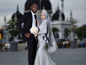 Potret Mesra Pasangan Beda Benua, Bertemu Saat Si Wanita Menangis di Mall