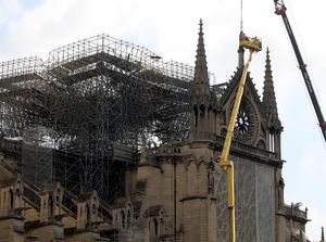 Pemerintah Paris Mulai Bersihkan Timbal di Kawasan Notre-Dame Pemerintah Paris Mulai Bersihkan Timbal di Kawasan Notre-Dame