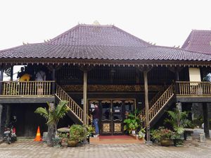 Rumah Limas Palembang: Keunikan Arsitektur dan Filosofinya Rumah Limas Palembang: Keunikan Arsitektur dan Filosofinya