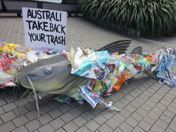 Australia Buka Suara soal Isu Penyelundupan Sampah Plastik ke Indonesia