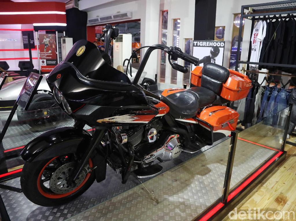 SBY Rupanya Juga Hobi Motoran Seperti Jokowi SBY Rupanya Juga Hobi Motoran Seperti Jokowi