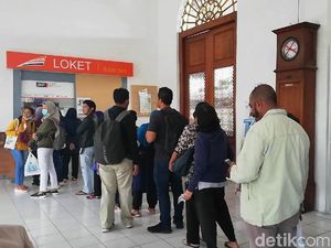 Puluhan Penumpang KA Refund Tiket di Stasiun Pasuruan