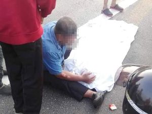 Viral, Foto Suami Peluk Tubuh Istri yang Tak Bernyawa Bikin Netizen Nangis