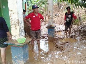 12.000 Pengungsi Banjir Bengkulu Butuh Tenda hingga Air Bersih 12.000 Pengungsi Banjir Bengkulu Butuh Tenda hingga Air Bersih