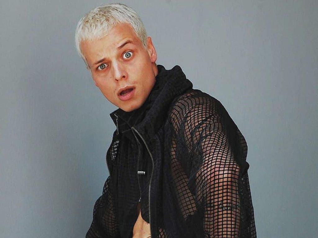 Fakta-fakta Model yang Meninggal Setelah Jatuh di Panggung Fashion Show Fakta-fakta Model yang Meninggal Setelah Jatuh di Panggung Fashion Show