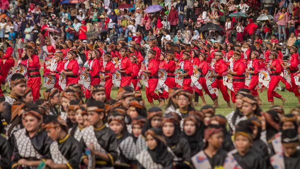 5 Ribu Pelajar Tumpah Ruah Ikuti Tari Jaranan di Solo