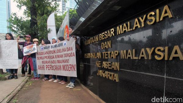 Massa Sambangi Kedubes Malaysia Tuntut Keadilan Untuk TKI