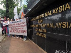 Massa Sambangi Kedubes Malaysia Tuntut Keadilan Untuk TKI