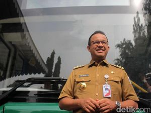 Sistem Baru TransJakarta Bikin Antrean Panjang, Anies Colek Direksi Sistem Baru TransJakarta Bikin Antrean Panjang, Anies Colek Direksi
