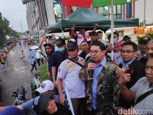 Fadli Ikut Pagari Baliho Prabowo-Sandi
