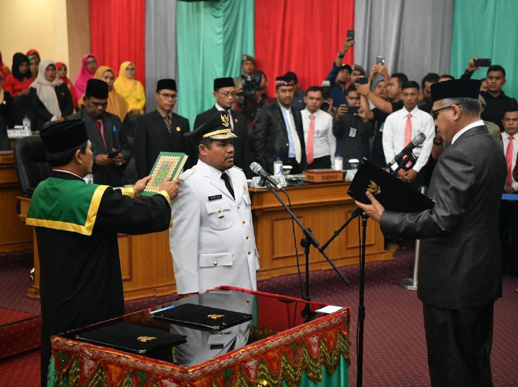 Plt Gubernur Aceh Lantik Bupati Bener Meriah Pengganti Ahmadi Plt Gubernur Aceh Lantik Bupati Bener Meriah Pengganti Ahmadi