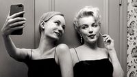 Marilyn Monroe hingga Gandhi Jadi Korban Selfie Wanita Ini