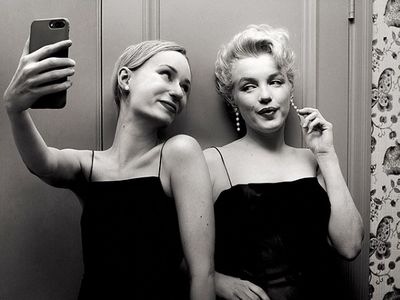 Marilyn Monroe hingga Gandhi Jadi Korban Selfie Wanita Ini