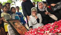 Prosesi Pemakaman Eddy Riwanto, Aktor yang Kerap Jadi Imam Salat