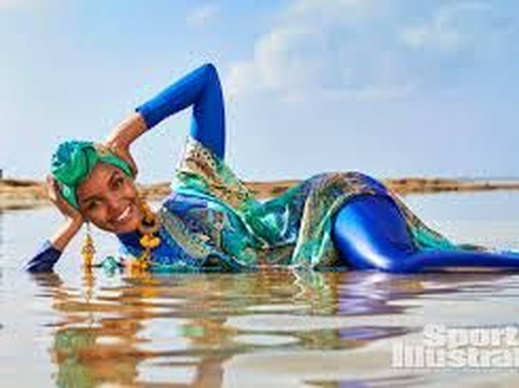 Halima Aden Jadi Hijabers Pertama di Sports Illustrated: Swimsuit