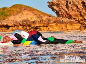 Penampilan Halima Aden, Jadi Hijabers Pertama di Majalah Baju Renang