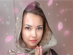 Pakai Pashmina, Maria Ozawa Ucapkan Selamat Berpuasa