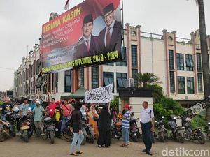 Video Pengakuan Emak-emak soal Baliho Prabowo yang Bikin Geger