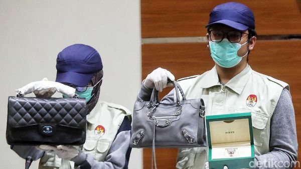 Penampakan Tas Chanel hingga Jam Rolex, Bukti Suap Bupati Talaud