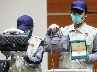 Penampakan Tas Chanel hingga Jam Rolex, Bukti Suap Bupati Talaud