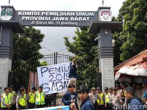 Demo di KPU Jabar, Mahasiswa Unpad: Pemilu 2019 Gagal