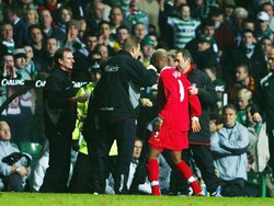 Striker Liverpool El Hadji Diouf sempat ribut dengan suporter Celtic di Glasgow. Ia kedapatan meludahi pendukung lawan dan imbasnya ia didenda UEFA. (Foto: Ben Radford/Getty Images)