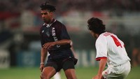 Frank Rijkaard juga bagian dari jebolan akademi Ajax yang bersinar. Dia naik ke tim senior pada 1980 dan hijar ke Sporting CP pada 1987, sebelum akhirnya berkostum AC Milan pada 1988. (Foto: Clive Brunskill/Getty Images)