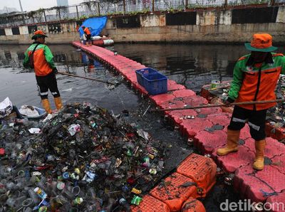 Tidak Ada Busa, Kali Item Terus Dibersihkan