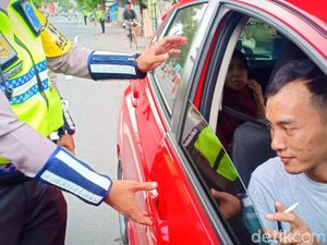Dear Warga Blitar, Larangan Merokok Bagi Pengendara Sudah Berlaku Dear Warga Blitar, Larangan Merokok Bagi Pengendara Sudah Berlaku