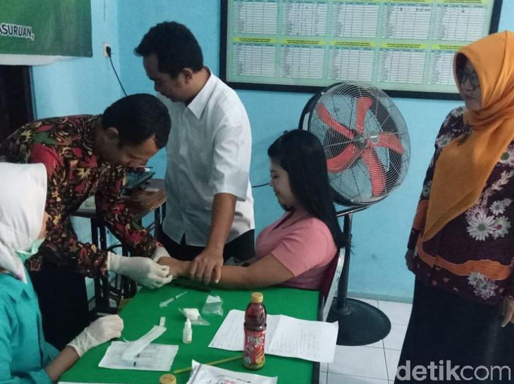 3 PSK yang Terjaring di Tretes Pasuruan Terinfeksi HIV/AIDS 3 PSK yang Terjaring di Tretes Pasuruan Terinfeksi HIV/AIDS