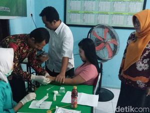 3 PSK yang Terjaring di Tretes Pasuruan Terinfeksi HIV/AIDS 3 PSK yang Terjaring di Tretes Pasuruan Terinfeksi HIV/AIDS