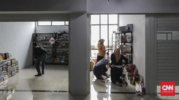 Ada 'Surga Buku' di Antara Toko Pompa dan Kabel Pasar Kenari
