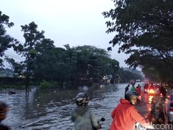 Begini Banjir di Gedebage yang Sebabkan Lalu Lintas Macet Total