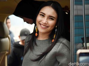 Usai Heboh Foto Berbikini, Ayu Ting Ting Kini Minta Didoakan Dapat Suami