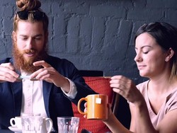 Pakai Kode QR, Piring Cantik Ini Hadirkan Pesan Menohok Saat Anda Memotretnya