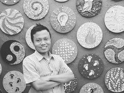 Berhenti Jadi Guru, Pria Ini Raup Cuan dari Batu Pijakan Taman