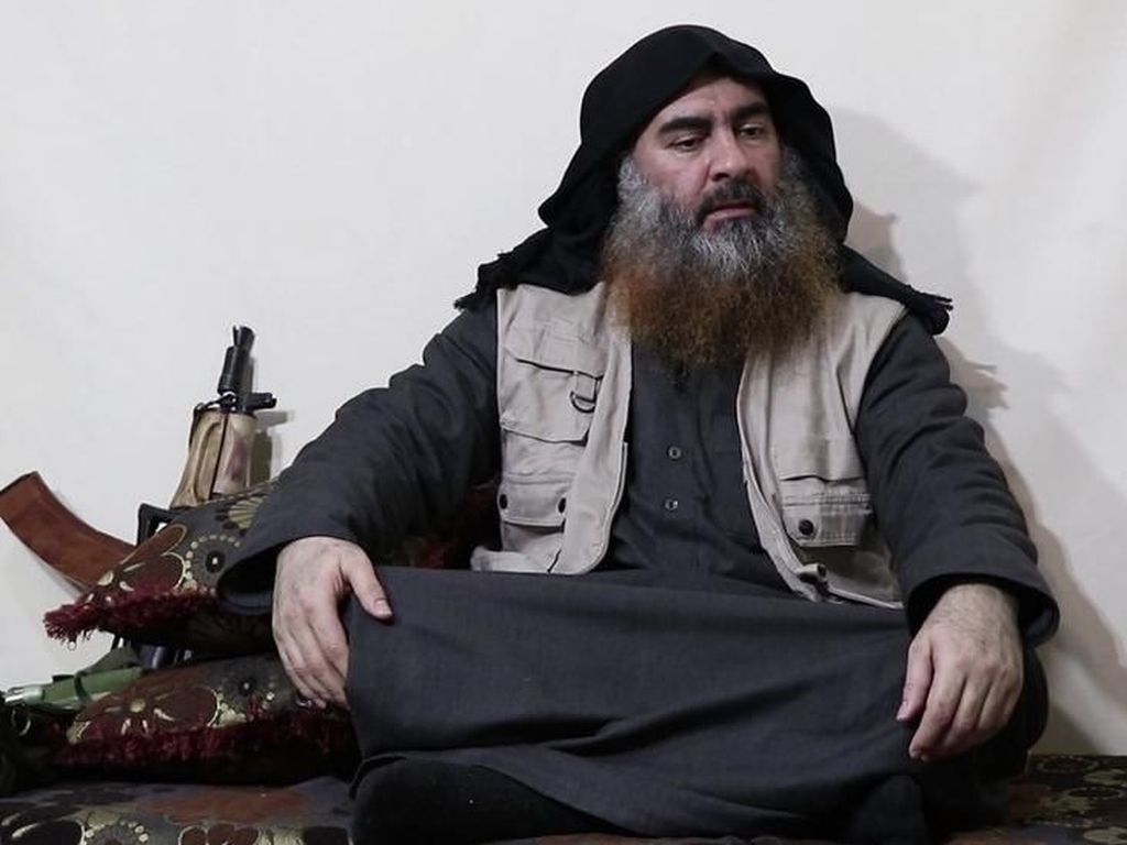 Pemimpin ISIS Abu Bakr al-Baghdadi Muncul dalam Video Terbaru Pemimpin ISIS Abu Bakr al-Baghdadi Muncul dalam Video Terbaru