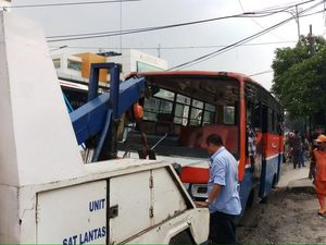 Pengemudi Metro Mini yang Tewaskan Penumpang di Mampang Sopir Tembak Pengemudi Metro Mini yang Tewaskan Penumpang di Mampang Sopir Tembak