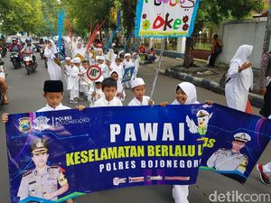 Ratusan Anak  di Bojonegoro Kampanye Keselamatan Berlalu Lintas Ratusan Anak  di Bojonegoro Kampanye Keselamatan Berlalu Lintas