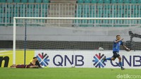 Selepas jeda, tim tamu yang lebih banyak tertekan di babak pertama lebih berani untuk tampil menyerang. Hasilnya Home United mampu mengejutkan PSM dengan mencetak gol di menit ke-51 lewat Hafiz Nor.