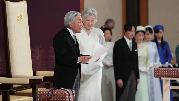 Kaisar Akihito Resmi Turun Takhta