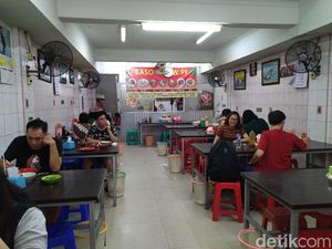 Hangat Nikmat Bakso dengan Aneka Topping yang Melimpah Ruah