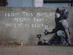 Mural Anak Perempuan Muncul di Bekas Lokasi Demo London, Punya Banksy?