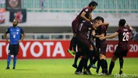 Berlaga di Stadion Pakansari, Cibinong, Kabupaten Bogor, Selasa (2/4/2019), Juku Eja tampil menyerang sejak menit awal laga. Peluang pertama mereka hasilkan pada menit ke-11.