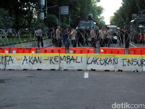 Polisi Selidiki Kaitan Gerakan Massa Berbaju Hitam di DKI-Kota Lain Polisi Selidiki Kaitan Gerakan Massa Berbaju Hitam di DKI-Kota Lain