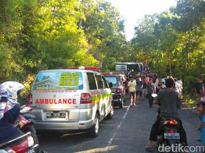 Bus Pariwisata Terguling di Gunungkidul, 1 Orang Tewas Bus Pariwisata Terguling di Gunungkidul, 1 Orang Tewas