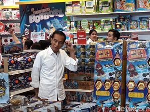 Saat Libur Hari Buruh, Jokowi Sekeluarga ke Mal Tanpa Kaesang Saat Libur Hari Buruh, Jokowi Sekeluarga ke Mal Tanpa Kaesang